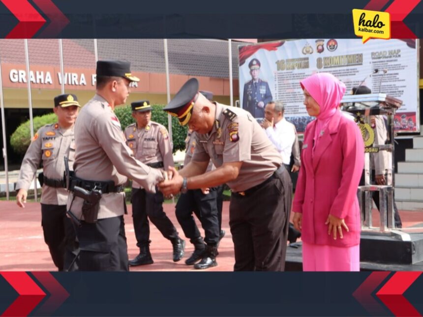 Kapolres Sanggau Akbp Agus Candra Kusumah Pimpin Upacara Korp Raport Kenaikan Pangkat Dan 5477